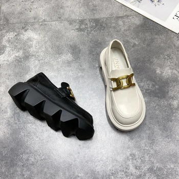 2021 primăvara și toamna noua din piele cataramă de metal unică pantofi femei la mijlocul toc stil Britanic mici din piele pantofi platforma.